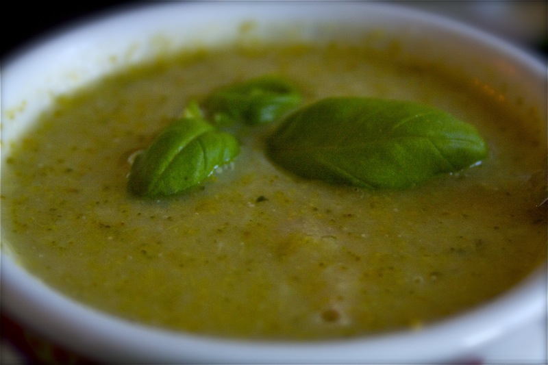 FiXato's Broccoli Soup decorated with a basil leaf